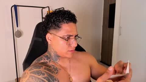 Snapshot of maximoscott_ chatting on November 14, 2025, 12:31 am Maximoscott online show from November 14, 2025, 12:31 am