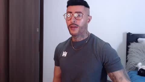 Snapshot of maximus_golden chatting on January 17, 2025, 5:00 am Independent Model online show from January 17, 2025, 5:00 am