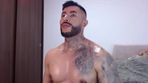 Independent Model online show from November 20, 2025, 4:12 am