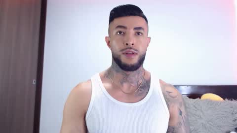 Independent Model online show from December 19, 2025, 2:18 am