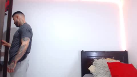 Independent Model online show from February 10, 2026, 3:43 am