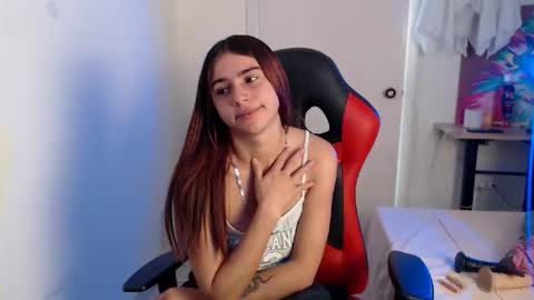 maxinesex_ online show from October 21, 2025, 2:40 pm