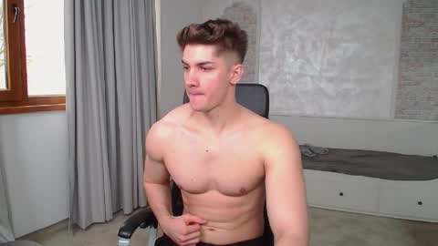 MaxKaiden online show from April 1, 2026, 6:25 am