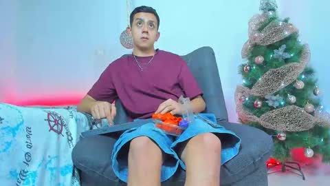 Snapshot of maxowens_oficial chatting on December 15, 2024, 11:31 pm MAX online show from December 15, 2024, 11:31 pm