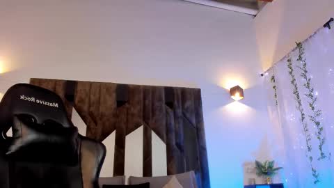 MAX online show from February 21, 2025, 2:28 am