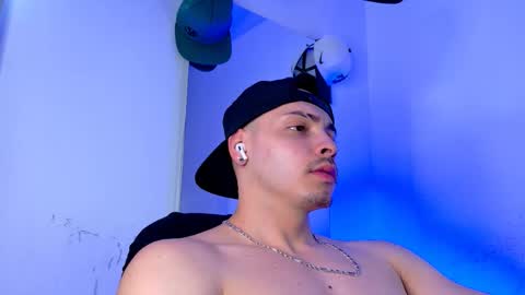 MAX online show from September 23, 2025, 9:51 pm