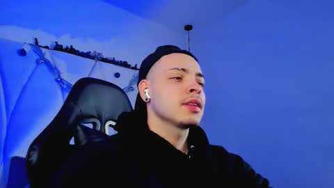 MAX online show from December 3, 2025, 12:03 pm