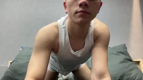 Snapshot of maxwoolf chatting on April 10, 2026, 7:29 pm Max online show from April 10, 2026, 7:29 pm