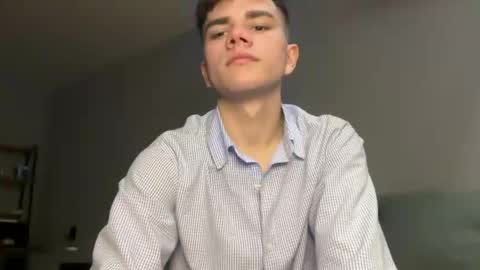 Snapshot of maxwoolf chatting on April 30, 2026, 5:19 pm Max online show from April 30, 2026, 5:19 pm