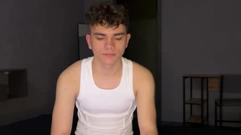 Snapshot of maxwoolf chatting on May 5, 2026, 7:00 pm Max online show from May 5, 2026, 7:00 pm