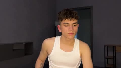 Snapshot of maxwoolf chatting on May 7, 2026, 2:00 pm Max online show from May 7, 2026, 2:00 pm