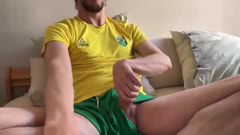 MaxXxurbate online show from May 6, 2026, 9:47 am