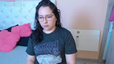 Snapshot of may_bloom chatting on January 17, 2026, 8:01 pm May online show from January 17, 2026, 8:01 pm