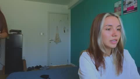Snapshot of may_dani chatting on March 29, 2026, 8:25 am Dani and May online show from March 29, 2026, 8:25 am