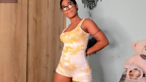 Snapshot of maya__fox chatting on February 18, 2025, 10:25 pm OF mayitta19 online show from February 18, 2025, 10:25 pm