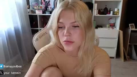 Snapshot of maya_blonde18 chatting on June 27, 2026, 3:33 am Maya online show from June 27, 2026, 3:33 am