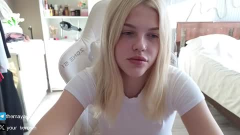 Snapshot of maya_blonde18 chatting on July 17, 2026, 3:35 am Maya online show from July 17, 2026, 3:35 am