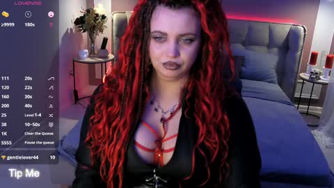 Maya Mils online show from April 3, 2026, 1:14 am