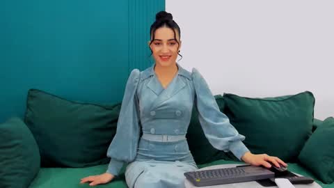 Snapshot of maya_rogerss chatting on February 8, 2025, 2:27 pm Maya online show from February 8, 2025, 2:27 pm