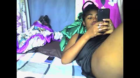 Snapshot of mayajadorelie chatting on December 15, 2025, 7:18 pm charlesia online show from December 15, 2025, 7:18 pm