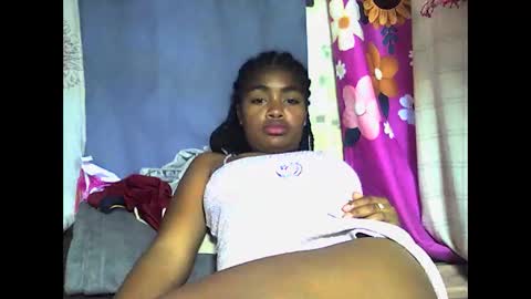 Snapshot of mayajadorelie chatting on December 21, 2025, 10:33 am charlesia online show from December 21, 2025, 10:33 am