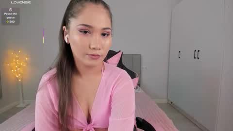 Mia online show from March 1, 2026, 1:13 pm