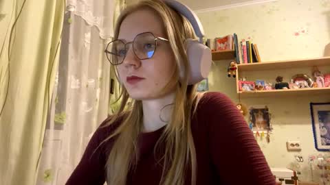 Lola online show from September 26, 2025, 3:49 pm