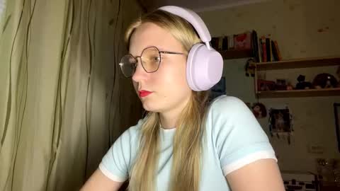 Lola online show from September 27, 2025, 2:33 pm