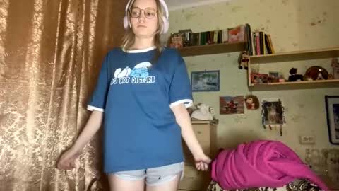 Lola online show from October 4, 2025, 5:44 pm