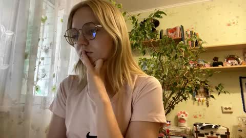 Lola online show from October 10, 2025, 11:09 am