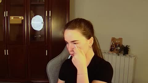 Snapshot of maybloom_ chatting on October 29, 2025, 6:04 am maybloom_ online show from October 29, 2025, 6:04 am