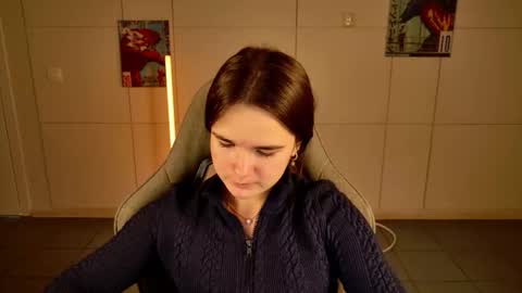 Snapshot of maybloom_ chatting on November 25, 2025, 12:05 pm maybloom_ online show from November 25, 2025, 12:05 pm