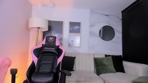 Snapshot of mayli_xx chatting on December 14, 2024, 7:51 am ALIS online show from December 14, 2024, 7:51 am