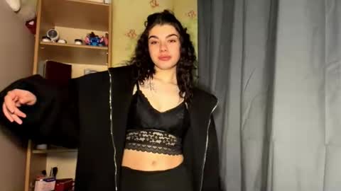 Adel online show from December 20, 2025, 5:31 pm