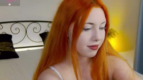 Snapshot of mazymayes chatting on October 5, 2025, 8:29 pm Mazy online show from October 5, 2025, 8:29 pm