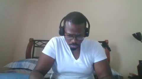 Snapshot of mbsupreme chatting on February 8, 2026, 9:29 pm Mark online show from February 8, 2026, 9:29 pm