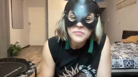 Snapshot of mc_bunny chatting on February 4, 2026, 7:09 pm Kyla Wifey and Shaun online show from February 4, 2026, 7:09 pm