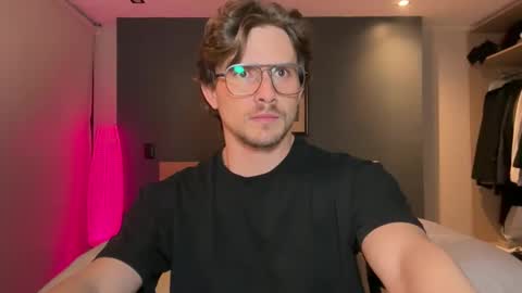 Snapshot of mcklister69 chatting on February 14, 2026, 1:46 am mcklister online show from February 14, 2026, 1:46 am