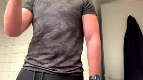 mcr8080 online show from December 31, 2024, 3:20 pm