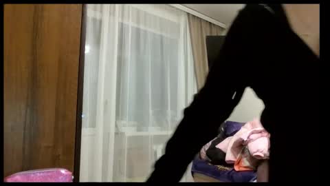 meadoweyes_ online show from December 4, 2025, 6:27 pm