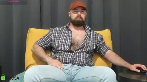 Snapshot of meaty_roll chatting on July 11, 2026, 1:52 am Meaty Roll online show from July 11, 2026, 1:52 am