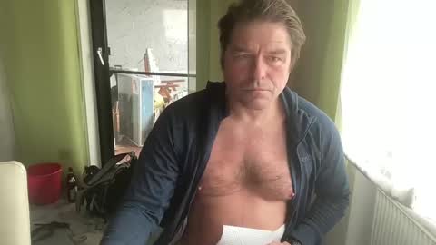 Snapshot of medeinoe chatting on February 24, 2025, 12:16 pm medeinoe online show from February 24, 2025, 12:16 pm