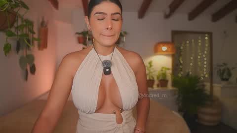 Andrea  online show from November 3, 2025, 11:33 am