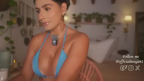 Andrea  online show from May 25, 2026, 7:09 pm