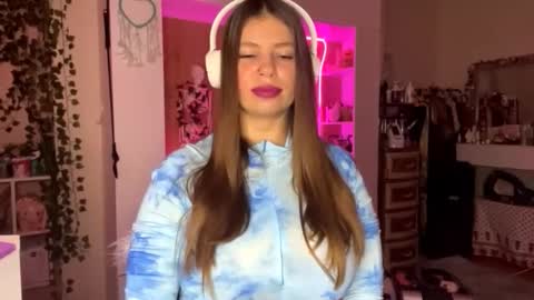 Snapshot of meelessenberry chatting on November 26, 2025, 6:14 am Vlada online show from November 26, 2025, 6:14 am