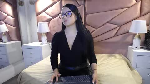 Snapshot of megan_blue5 chatting on October 8, 2025, 6:49 pm Megan3 online show from October 8, 2025, 6:49 pm