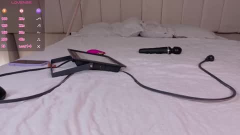 Snapshot of megan_browns1 chatting on November 5, 2025, 1:00 pm Megan online show from November 5, 2025, 1:00 pm