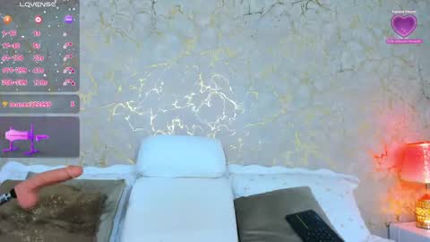 Snapshot of megan_clarck_ chatting on April 18, 2026, 3:54 am Puedes llamarme angy online show from April 18, 2026, 3:54 am