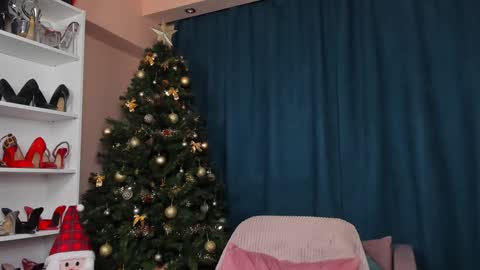 Snapshot of megan_devile chatting on December 23, 2024, 6:55 am Megan online show from December 23, 2024, 6:55 am