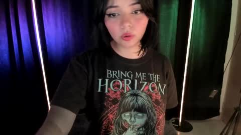 welcome guys   please  help me to reach 100 hands up Thanks  online show from December 6, 2024, 8:40 pm